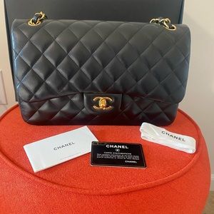Chanel jumbo classic flap
